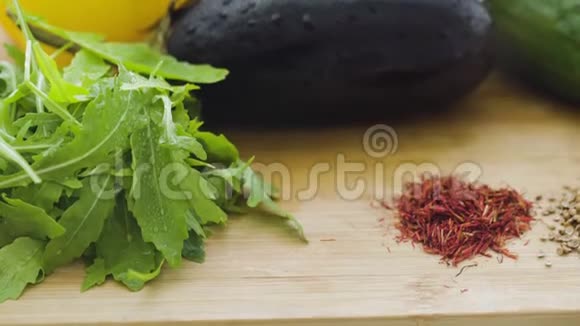 茄子胡椒黄瓜和生姜视频的预览图