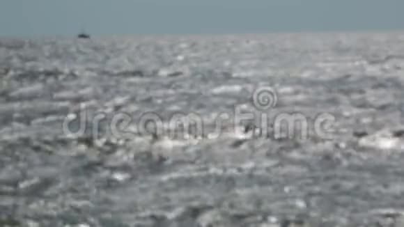 模糊的海景海浪和船视频的预览图