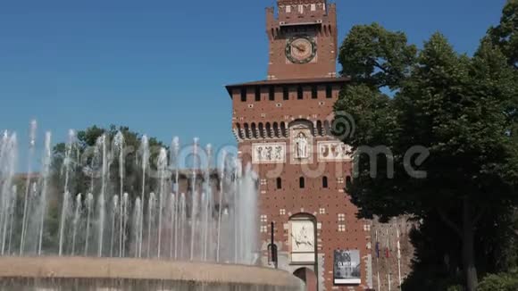 米兰斯福扎城堡和喷泉视频的预览图
