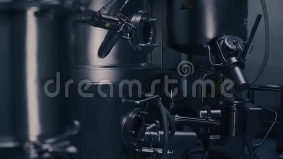 现代实验室的药品生产机器制药设备制药视频的预览图