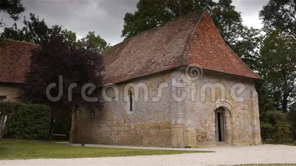 法国诺曼底Auge小教堂克里维科厄堡视频的预览图