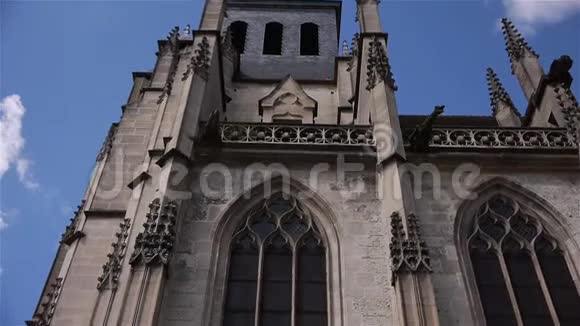 法国诺曼底的利西欧教堂侧面视频的预览图