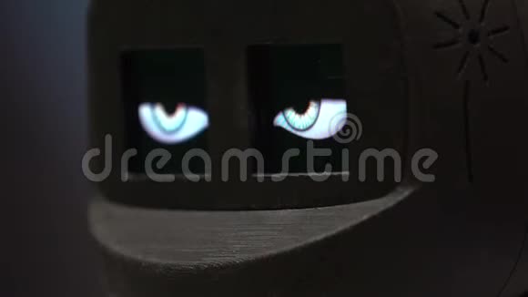 液晶显示器液晶眼睛闪烁的未来技术机器人模型视频的预览图