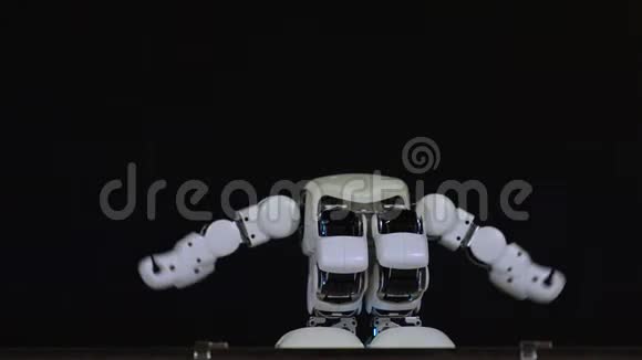 未来科技机器人模型在闪光灯下弯曲人工智能视频的预览图