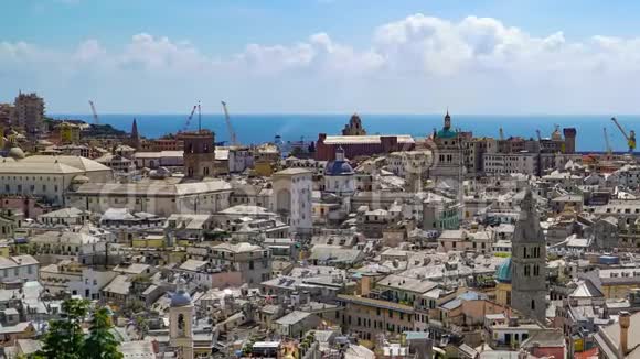 热那亚老城的空中时间推移视图热那亚斯凯林意大利视频的预览图