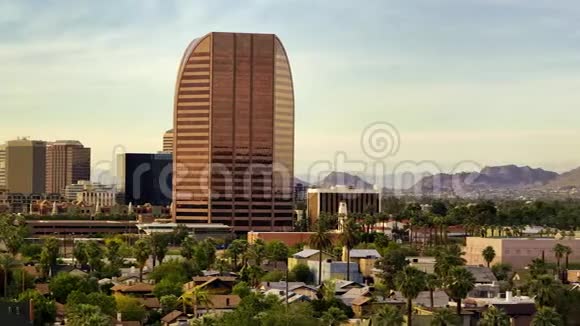 从市中心俯瞰凤凰城景视频的预览图