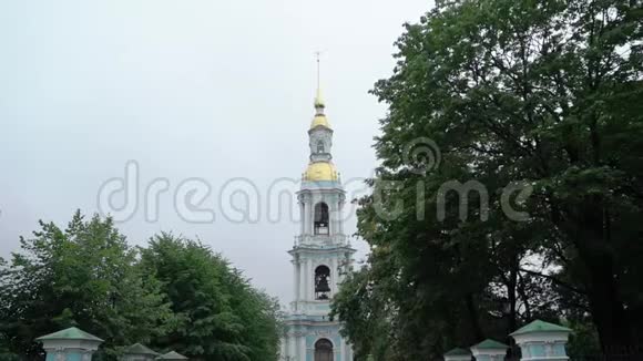 圣彼德堡钟楼的尼古拉海军大教堂视频的预览图