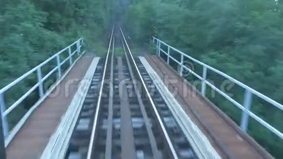 桥梁和森林的铁路视频的预览图