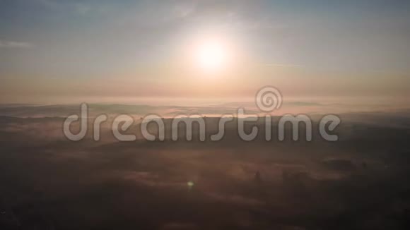 空中无人机镜头山上日出的景色视频的预览图