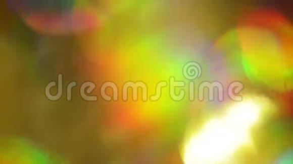 彩虹全息背景为创意项目梦幻的心情自然的倒影视频的预览图