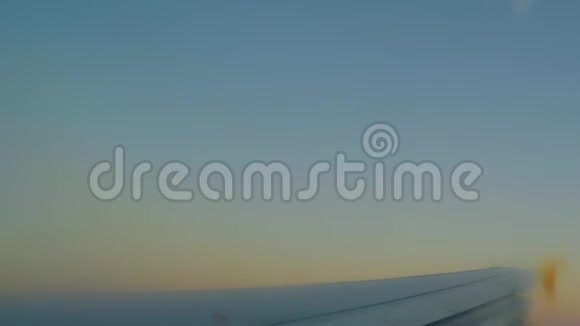 空中的飞机视频的预览图
