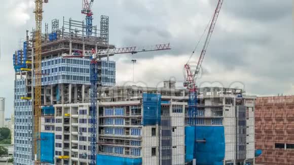 新加坡一座现代化摩天大楼的建筑工地视频的预览图