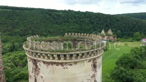 乌克兰Chernivtsi地区旧城堡废墟视频的预览图