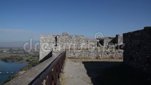 罗扎法城堡靠近阿尔巴尼亚ShkodAr市的城堡墙清真寺遗址和堡垒视频的预览图