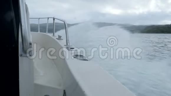 巴伦支海摩托艇下的慢波视频的预览图