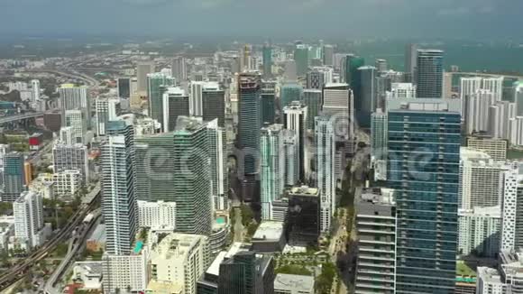 空中无人机的迈阿密录像布里克尔高楼大厦视频的预览图