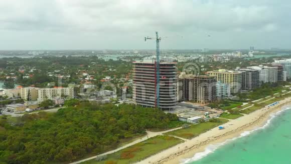 空中视频迈阿密海滩4K海滨高楼的建造发展视频的预览图
