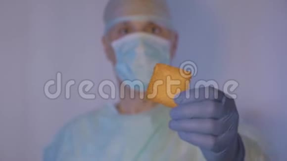 医生呼吁不要吃任何有害的食物而是放弃工厂饼干视频的预览图