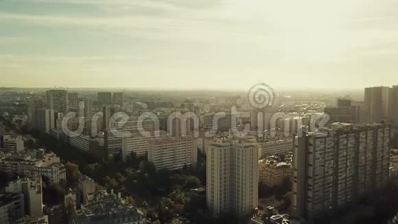 从法国意大利广场向东眺望巴黎空中景色准备射击视频的预览图
