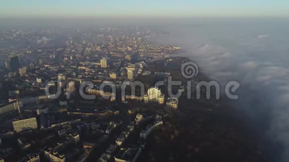 乌克兰黎明时分基辅的全景4k视频无人机镜头视频的预览图