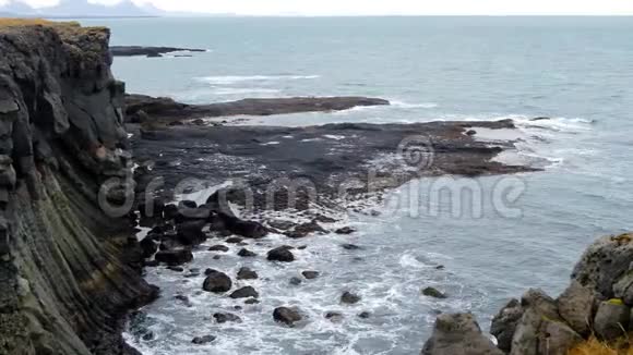 阿尔纳斯塔皮冰岛石桥悬崖黑滩视频的预览图