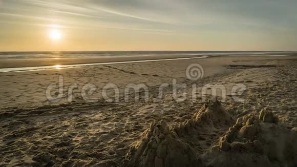 法国拉卡瑙海滩日落时间与沙堡视频的预览图