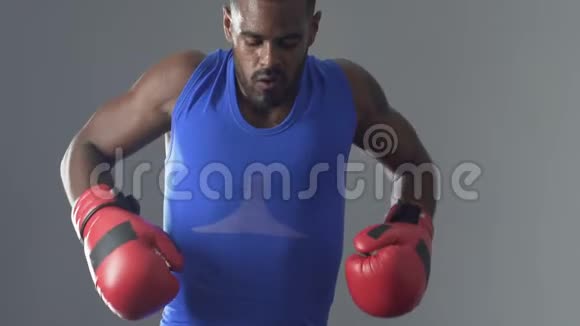 拳击手在战斗前热身动机的目的是在事业上取得成功视频的预览图
