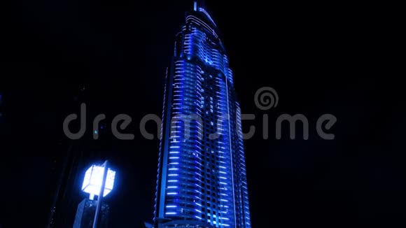 迪拜豪华酒店综合体和其他摩天大楼夜光照明视频的预览图