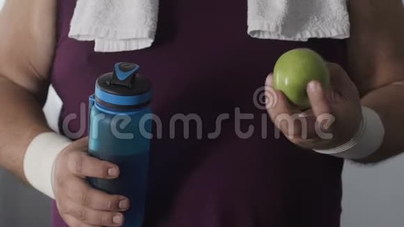 对高强度心肺训练后胖子吃青苹果的看法视频的预览图