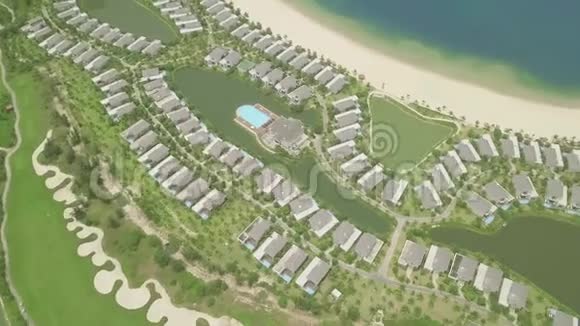 湖岸有豪华豪宅的现代化小山村绿色草坪背景空中观景建筑豪华村视频的预览图