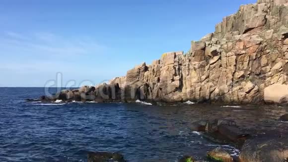 丹麦博恩霍尔姆独特的特色岩石视频的预览图