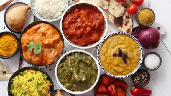 印度各种食物和香料大米和新鲜蔬菜视频的预览图