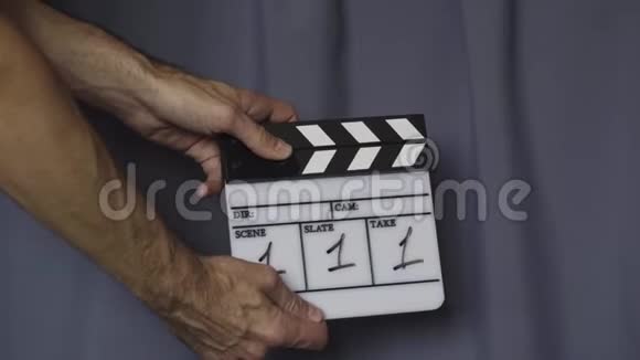 手使用电影制作拍板视频的预览图