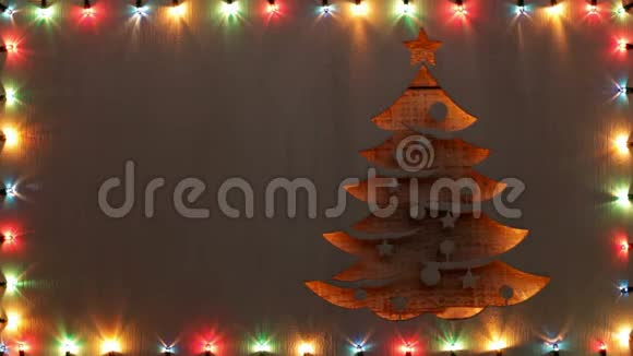 圣诞树形状与褪色的彩色圣诞灯架复制空间视频的预览图