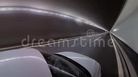 快速驾驶汽车在隧道视频的预览图