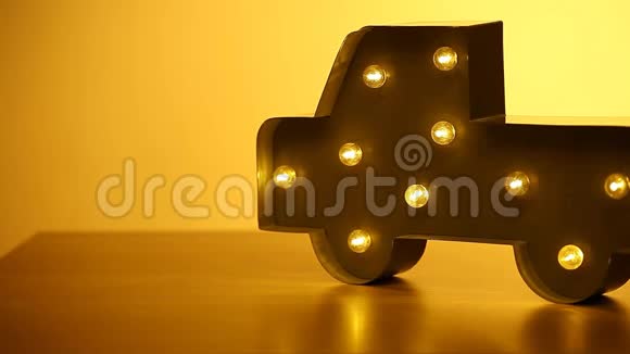 汽车灯LED灯无人木桌高清镜头视频的预览图