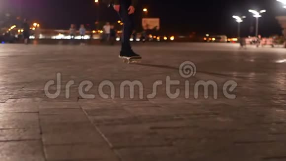滑板跳跃公园视频的预览图