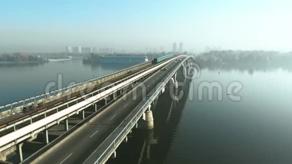 基辅第聂伯河大桥地铁视频的预览图