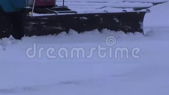 冬天的清雪机视频的预览图