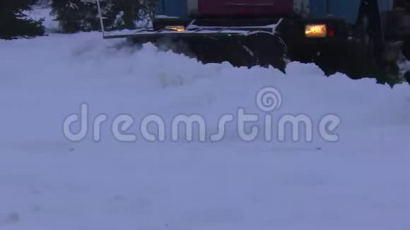 冬天的清雪机视频的预览图