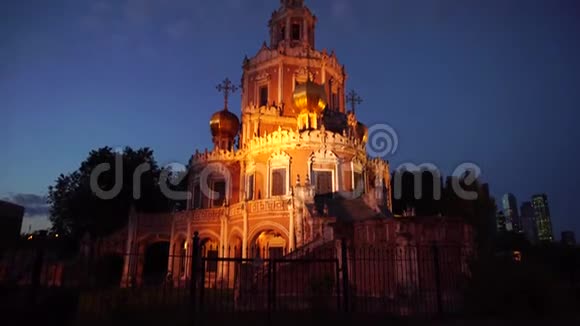 日落时的古正教大教堂视频的预览图