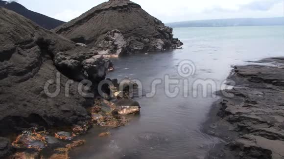 拉布尔巴布亚新几内亚火山和热水流视频的预览图