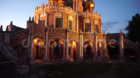 日落时的东正教大教堂视频的预览图