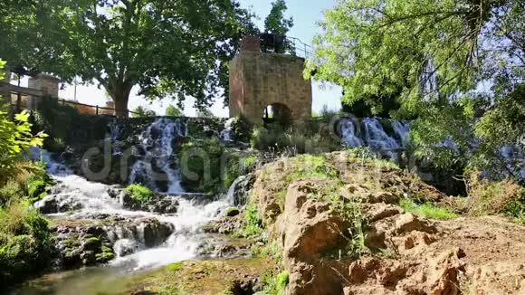 伊布德斯镇旁边的拉帕拉德拉瀑布视频的预览图