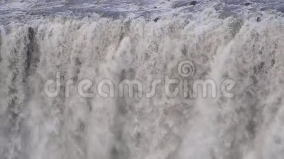 引爆瀑布冰岛视频的预览图
