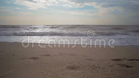 沙滩上的沙滩早视频的预览图