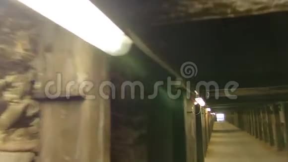 一个隧道移动射击视频的预览图