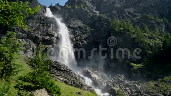 英格利根瀑布在阿德尔博登瑞士欧洲视频的预览图