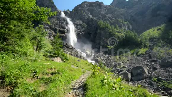 阿德尔博登瀑布瑞士欧洲恩斯特里根瀑布视频的预览图