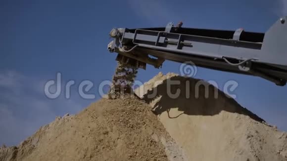 建筑业砂的分离混凝土用砂的工艺细化低角度视角关门视频的预览图